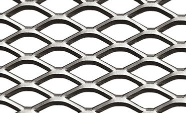 Expanded metal Mesh can be unflattened or flattened in order to obtain a flat and smooth surface.