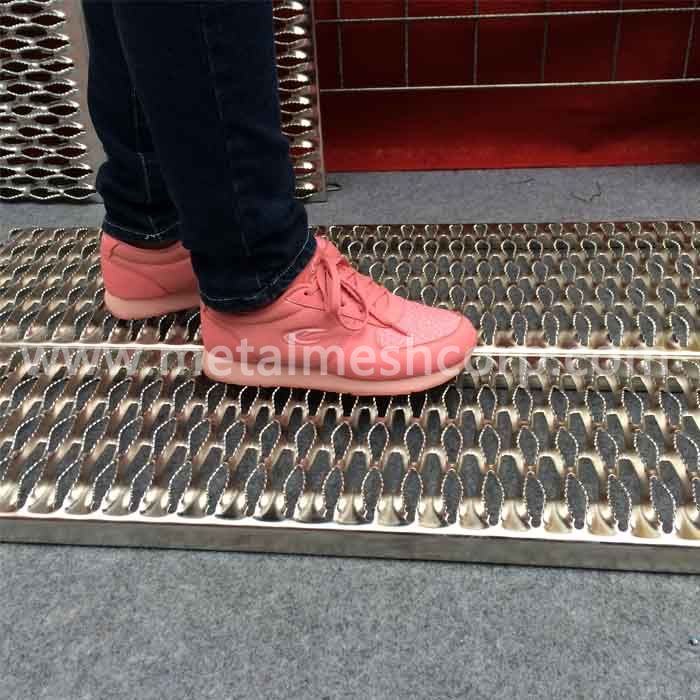 Grip Strut Grating Stair Treads